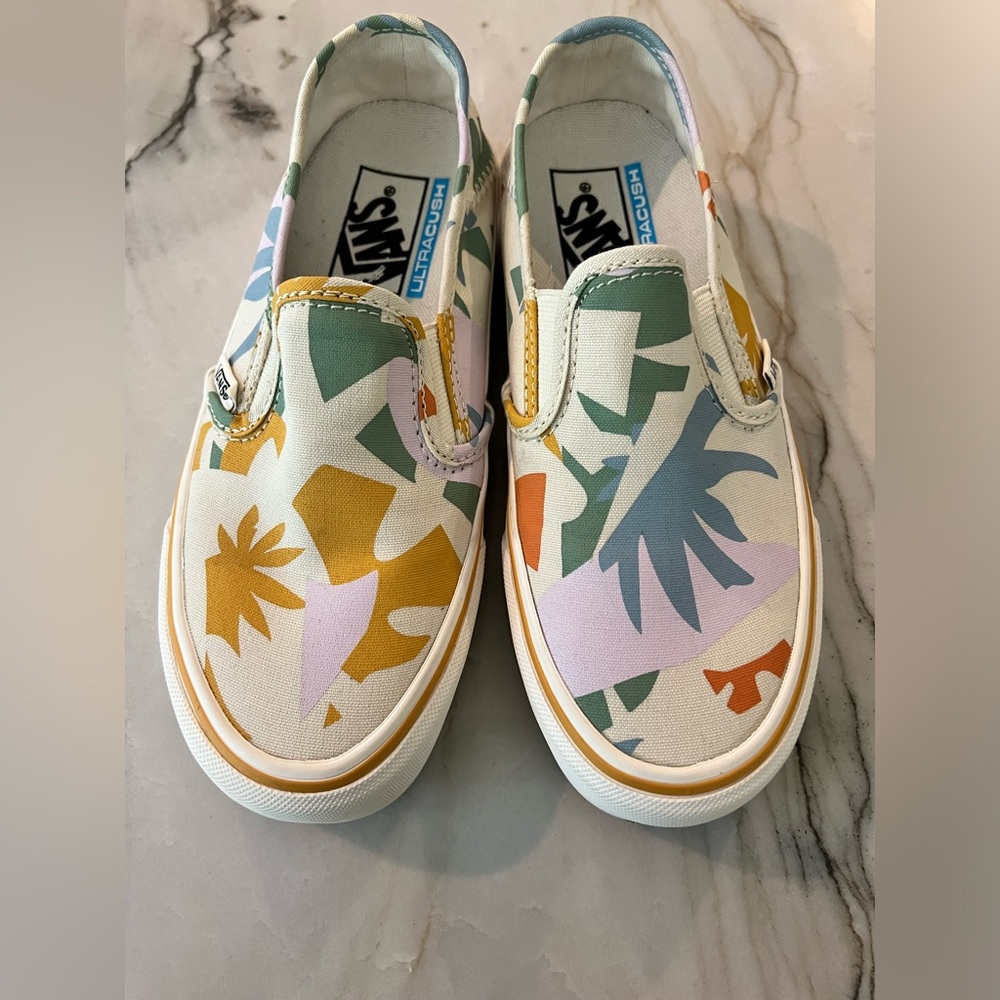 New (no tag) Vans Slip-On SF (Leila Hurst) Abstract size 5